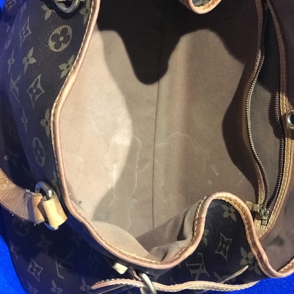 Louis Vuitton - Picture 2 of 6